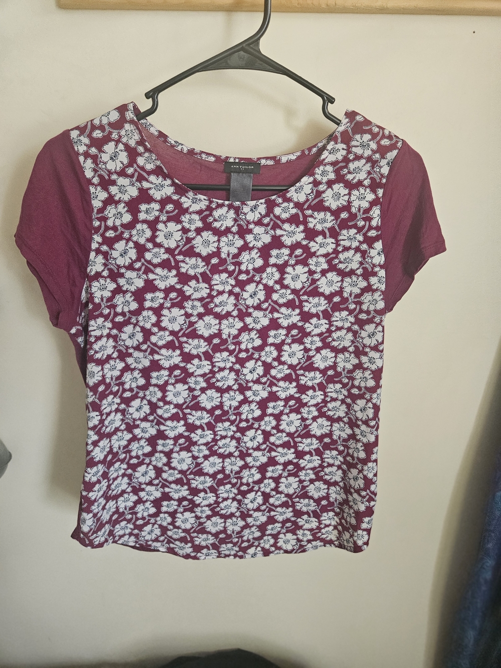 Ann Taylor Burgundy Floral Short Sleeve Tee